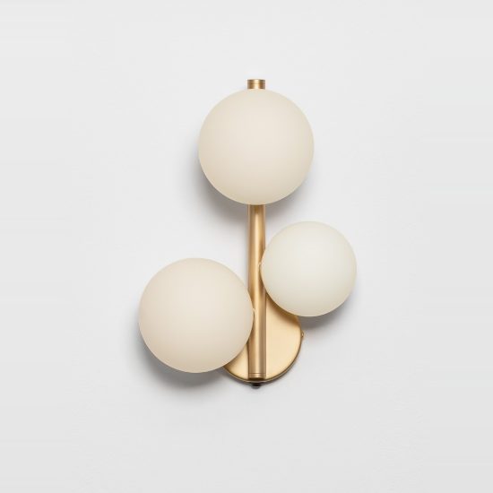 Applique da parete per soggiorno contemporanea sferica opale e oro vetro 23cm