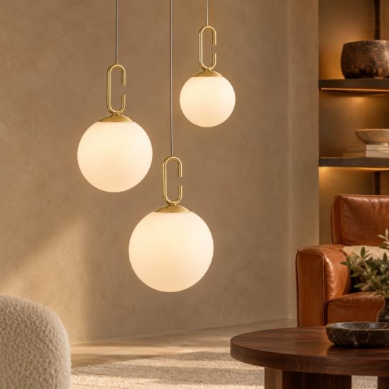 Lampadario per camera da letto sfere opale e oro led 26w 3000k 3 luci pendenti