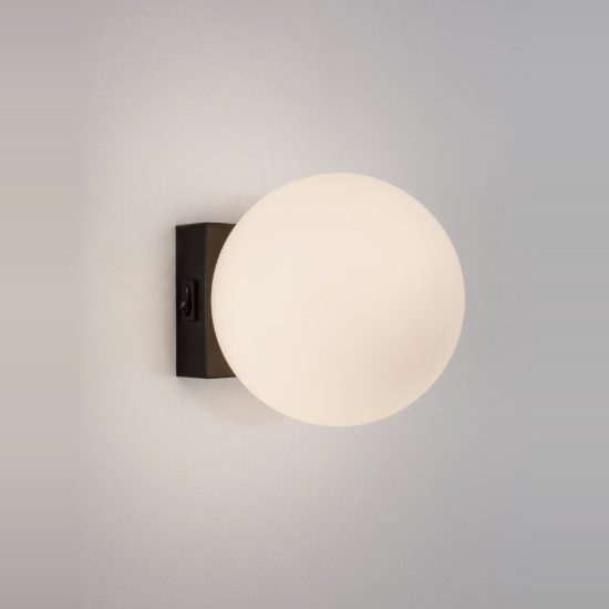 Applique per cucina moderna sferica opale e nero vetro led 6w 3200k