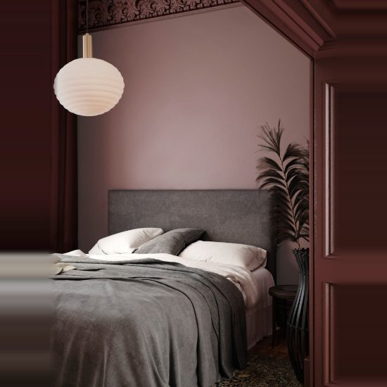 Lampadario per camera da letto a sospensione globo bianco latte e oro vetro