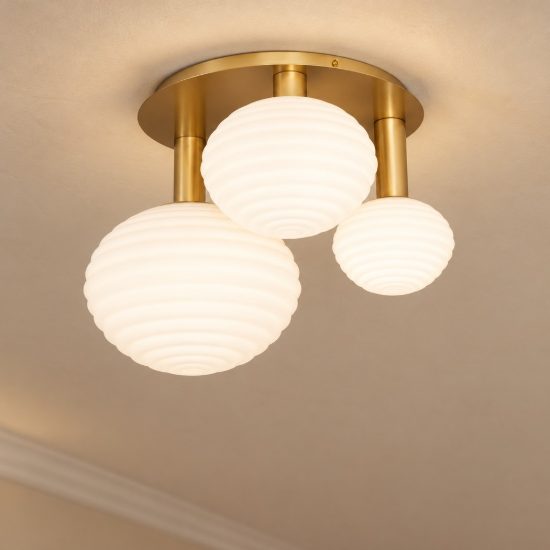Plafoniera per camera da letto moderna bianco latte e oro vetro 54cm