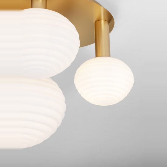 Plafoniera per camera da letto moderna bianco latte e oro vetro 54cm