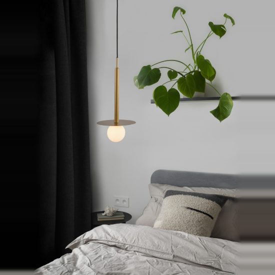 Lampada a sospensione moderna a sfera opale e oro ottone vetro per soggiorno