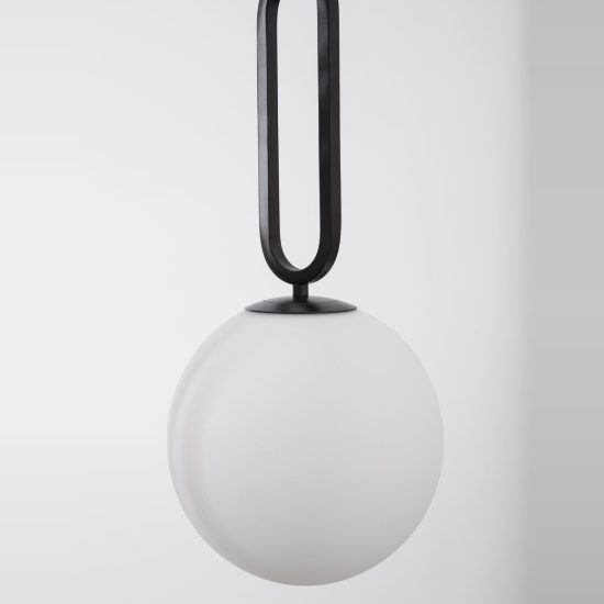 Lampada per cucina moderna a sospensione sferica opale e nero vetro