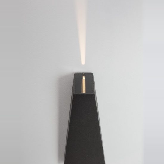 Applique da esterno triangolare moderna antracite scuro led 6w 3000k ip65 9cm