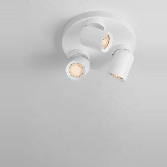 Plafoniera con 3 faretti orientabili moderna per camera da letto bianca