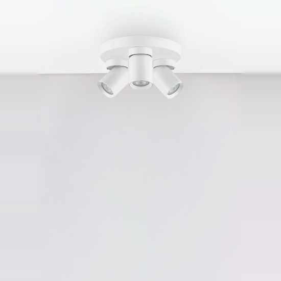 Plafoniera con 3 faretti orientabili moderna per camera da letto bianca