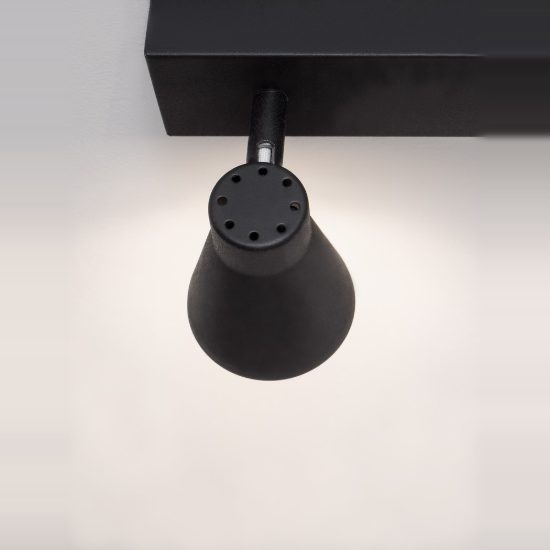 Plafoniera con faretti orientabili a forma cono nero per cabina armadio
