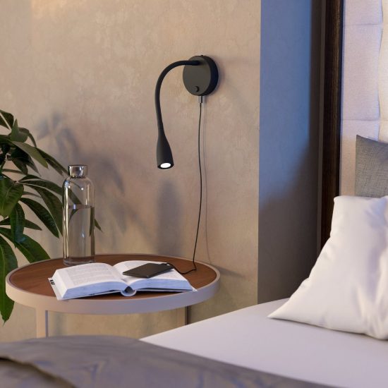Eglo olivandino 1 applique per comodino led 3,8w 3000k 43cm con usb e braccio flessibile nera