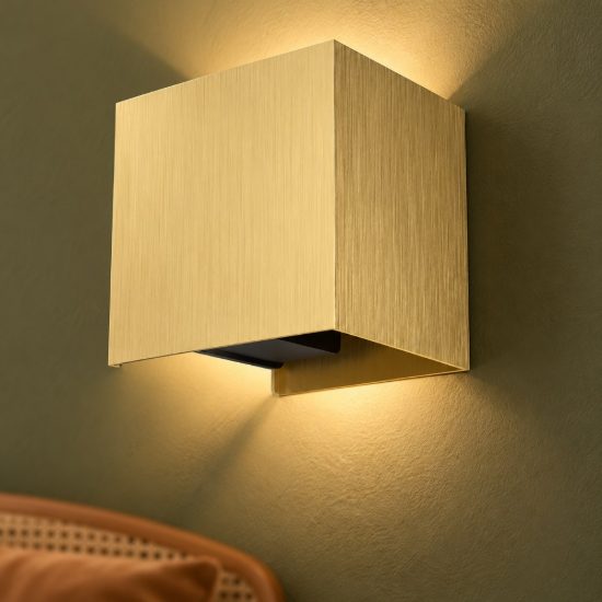 Eglo valmontone applique led 3w 3000k 10cm per camera da letto moderna ottone con vetro trasparente