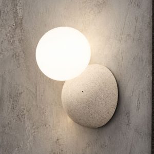 Ondaluce rock applique cemento bianco sfera vetro bianco
