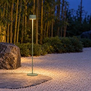 Eglo roccanova l lampada da terra per esterno led 2,8w 3000k 120cm ip44 ricaricabile con pannello solare moderna verde salvia