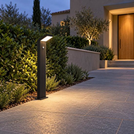 Eglo grottazzolina lampioncino da giardino led 10w 3000k 80cm ip65 moderno quadrato nero con sensore di movimento