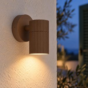 Eglo tomelloso applique da esterno 6cm ip44 moderna cilindrica verso il basso ruggine