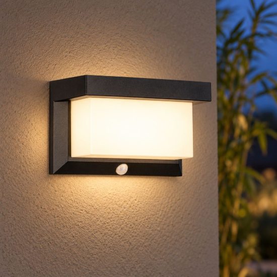Eglo utrera applique solare da esterno led 3,2w 20cm ip44 moderna nera con sensore di movimento