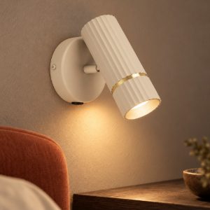 Applique da comodino per camera da letto con interruttore faretto sabbia ottone eglo caminia