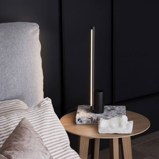 Ideal lux essence lampada da comodino lineare a sezione quadrata led 12w 3000k 39,5cm bianca