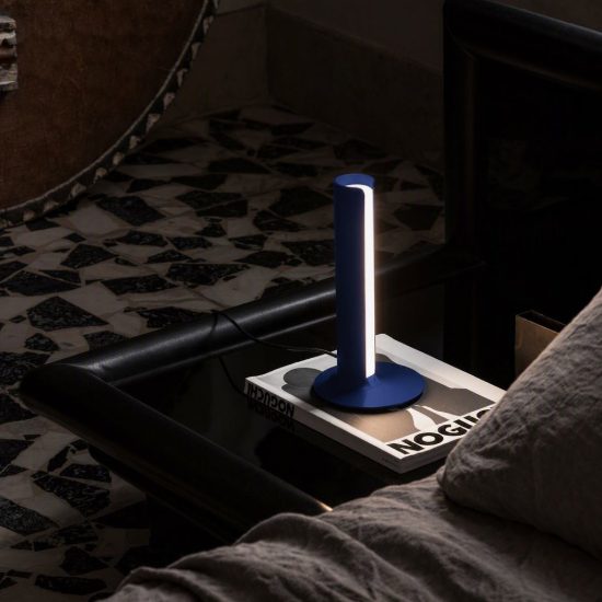 Ideal lux dorica abat-jour led 8w 3000k dimmerabile 25,5cm per comodino moderno blu