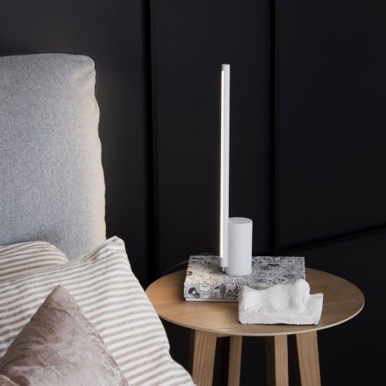 Ideal lux essence lampada da comodino lineare a sezione tonda led 12w 3000k 39,5cm bianca