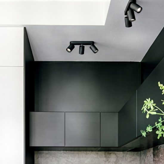 Ideal lux dynamite plafoniera lineare con 4 faretti a sezione quadrata gu10 38,5cm nera
