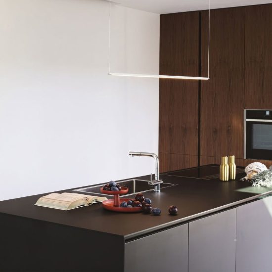Ideal lux essence lampadario lineare a sezione quadrata led 19w 3000k 115cm per cucina ottone