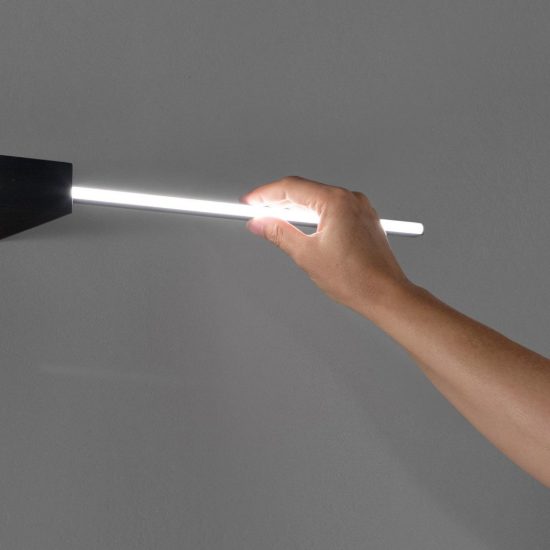 Ideal lux essence applique lineare a sezione quadrata led 19w 3000k 115cm per soggiorno ottone