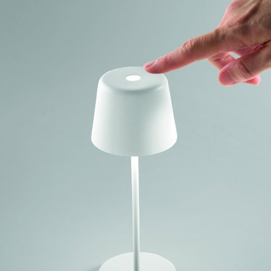 Ideal lux cute lampada da tavolino ricaricabile da esterno led 2,5w 20,8cm moderna nera ip65