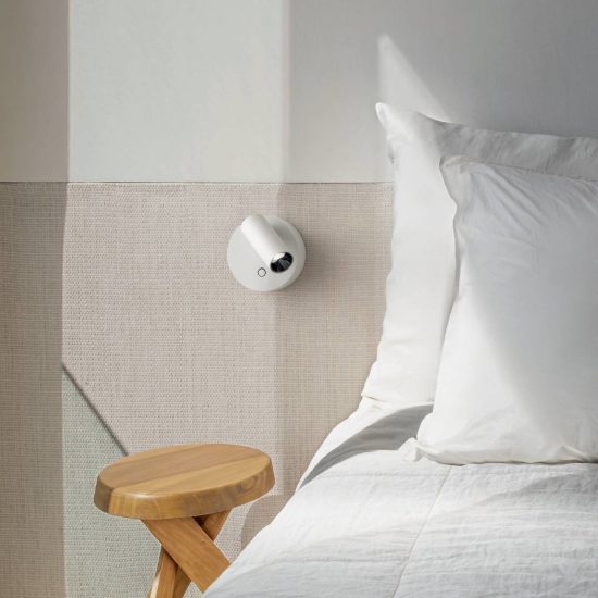 Ideal lux elf applique con faretto orientabile led 3w 3000k 8,5cm per comodino moderna nera e oro