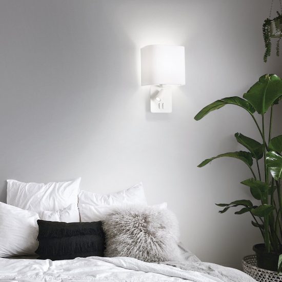Ideal lux gea applique per comodino camera da letto led 3w 3000k con presa usb senza paralume bianca