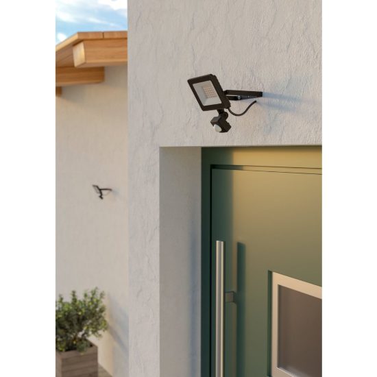 Eglo risacca e proiettore da esterno 30w 4000k ip44 14,5cm nero con sensore confezione da 8 pezzi