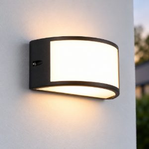Applique da esterno ip44 moderna nera a fascia con diffusore opale