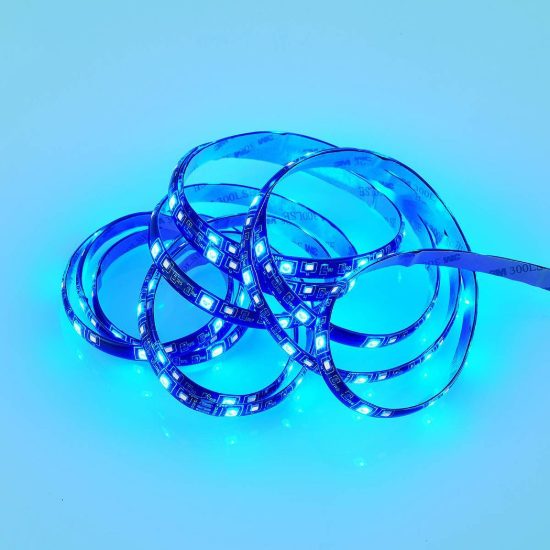 Striscia led 10,5w 3000k rgb con telecomando ip44 3m tagliabile nera