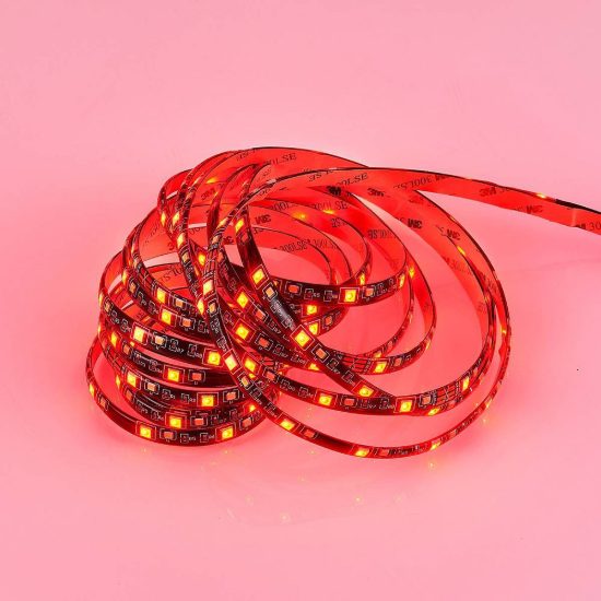 Striscia led 15w 3000k rgb con telecomando ip44 5m tagliabile nera