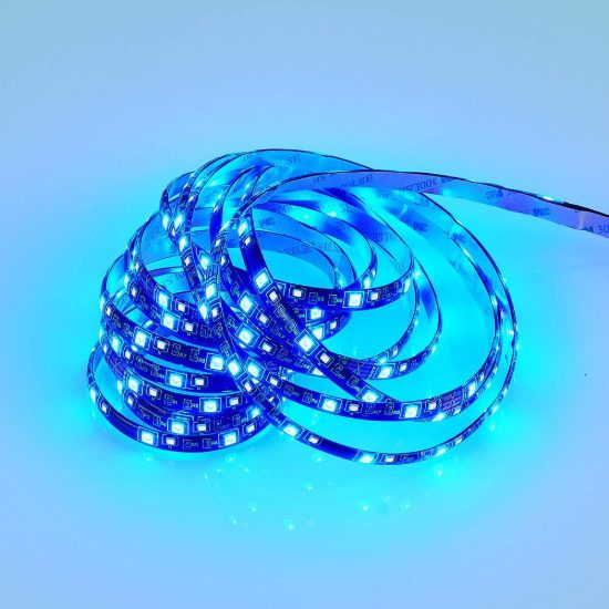 Striscia led 15w 3000k rgb con telecomando ip44 5m tagliabile nera