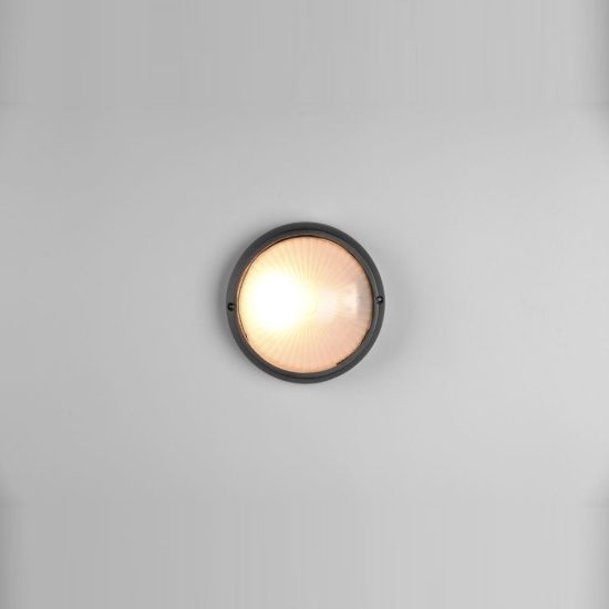 Applique piccola da esterno ip44 moderna rotonda nera con vetro satinato