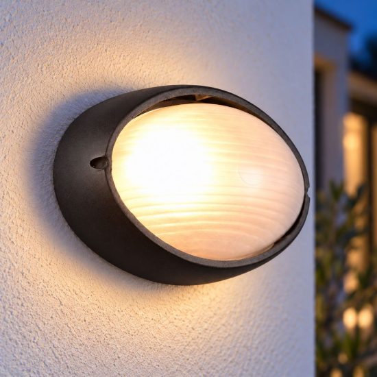 Applique piccola da esterno ip44 moderna ovale nera con vetro satinato