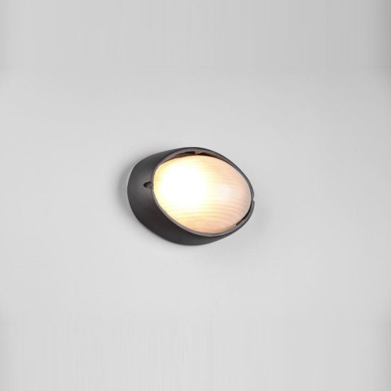 Applique piccola da esterno ip44 moderna ovale nera con vetro satinato