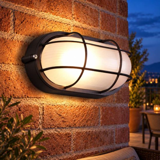 Applique piccola da esterno ip44 moderna ovale nera con griglia e vetro satinato