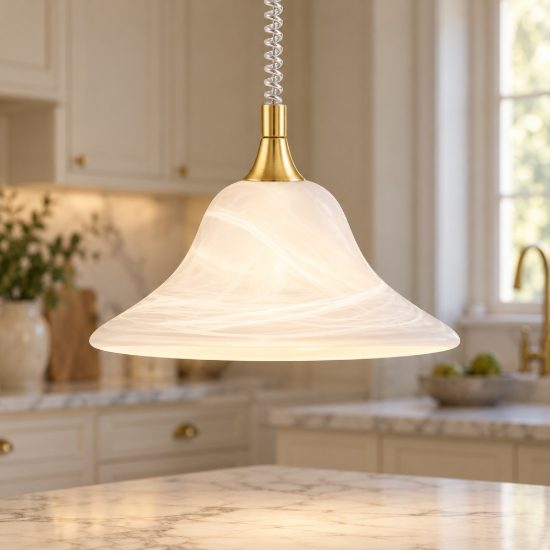 Lampadario a sospensione per cucina classico ottone satinato con campana in vetro alabastro