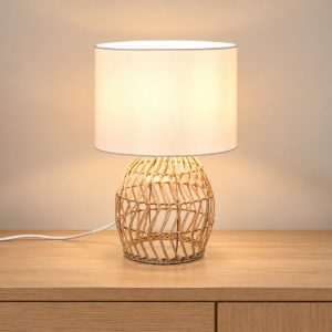 Lampada da tavolo per soggiorno moderna in rattan naturale con paralume bianco