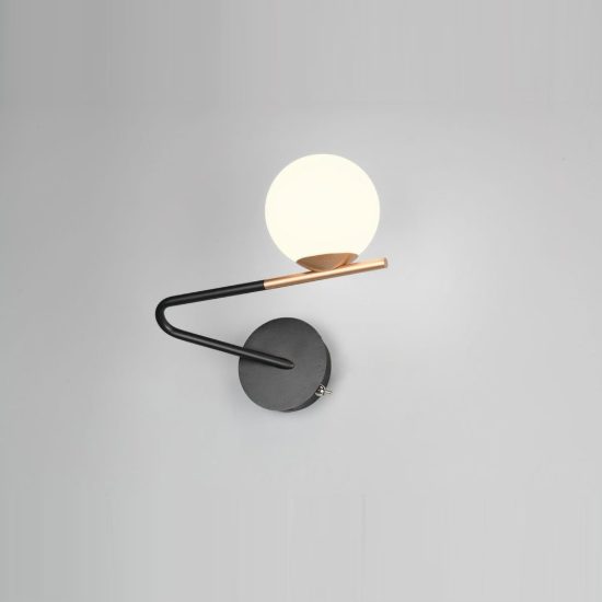 Applique per comodino camera da letto moderna nera oro con diffusore in vetro bianco interruttore