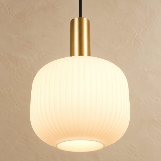 Lampada a sospensione per sala da pranzo moderna ottone satinato con vetro rigato bianco