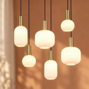 Lampadario a sospensione 6 luci ottone satinato con vetri rigati bianchi assortiti