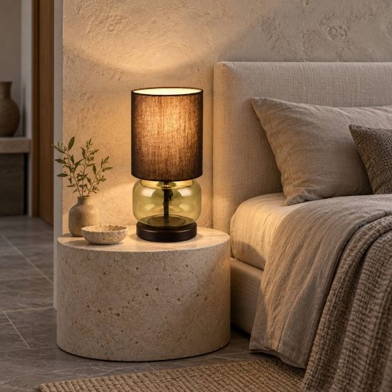 Abat-jour per comodino moderno con base in vetro verde e paralume nero