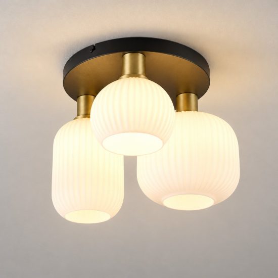 Plafoniera 3 luci moderna ottone satinato con vetri rigati bianchi assortiti