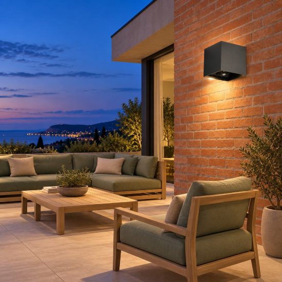 Applique da esterno ricaricabile led 2w 3000k con sensore di movimento ip44 quadrata nera
