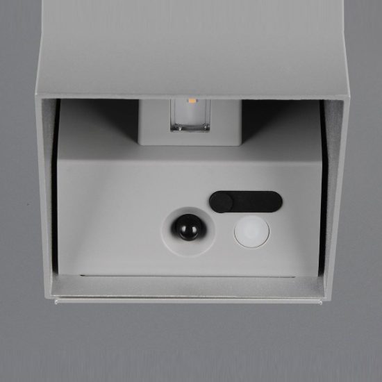 Applique da esterno ricaricabile led 2w 3000k con sensore di movimento ip44 quadrata titanio