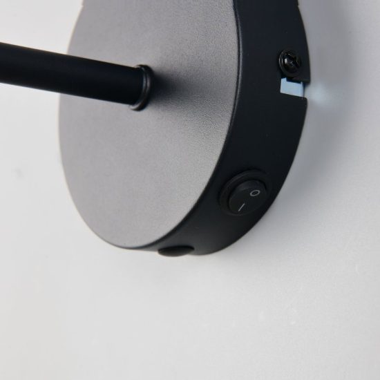 Applique per comodino camera da letto moderna nera con paralume in rattan naturale interruttore