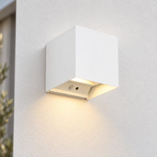 Applique da esterno ricaricabile led 1w 3000k con sensore di movimento ip44 cubica bianca