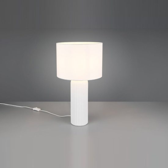 Lampada da tavolo grande per soggiorno in ceramica rigata bianca con paralume in tessuto bianco